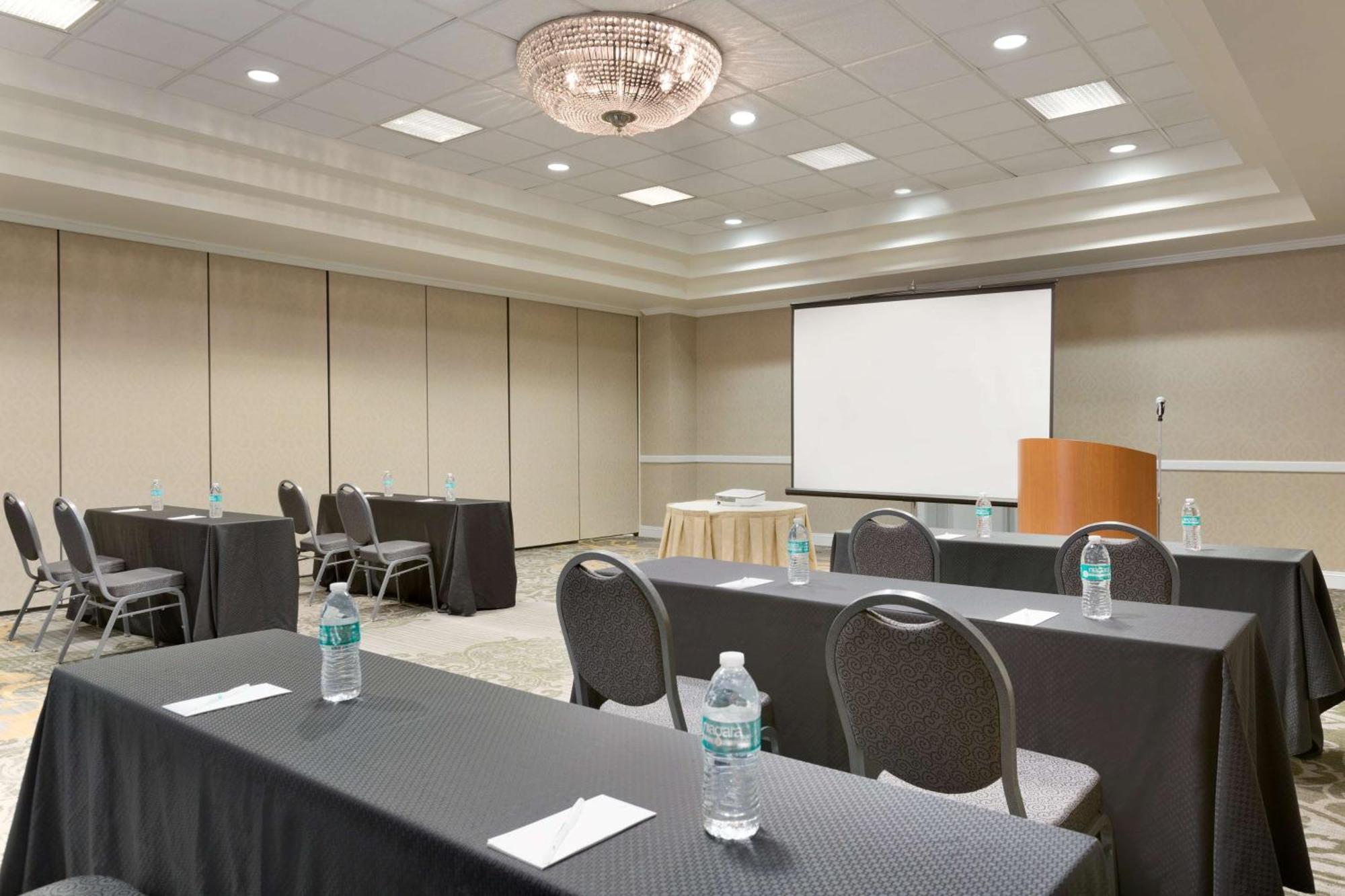 Embassy Suites Newark - Wilmington/South Exteriér fotografie
