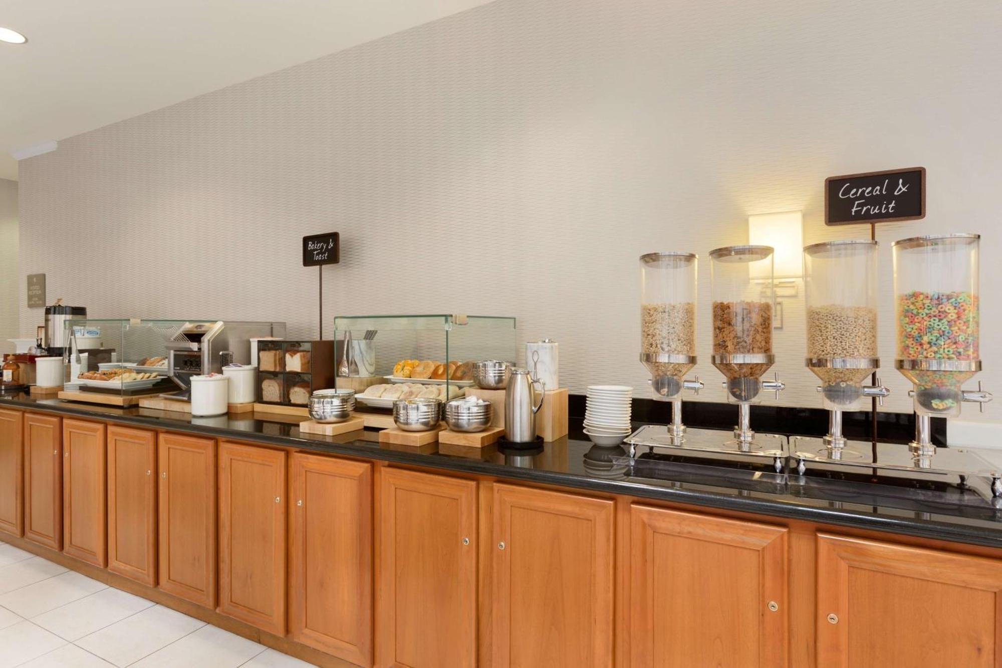 Embassy Suites Newark - Wilmington/South Exteriér fotografie